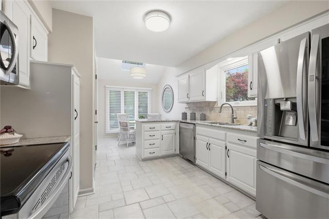 8310 W 120th Terrace, Overland Park, KS 66213