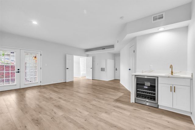 4900 Floyd Street 10, Houston, TX 77007