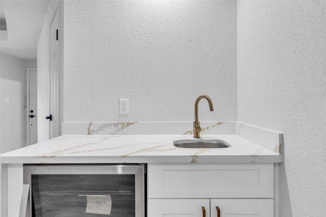 4900 Floyd Street 10, Houston, TX 77007