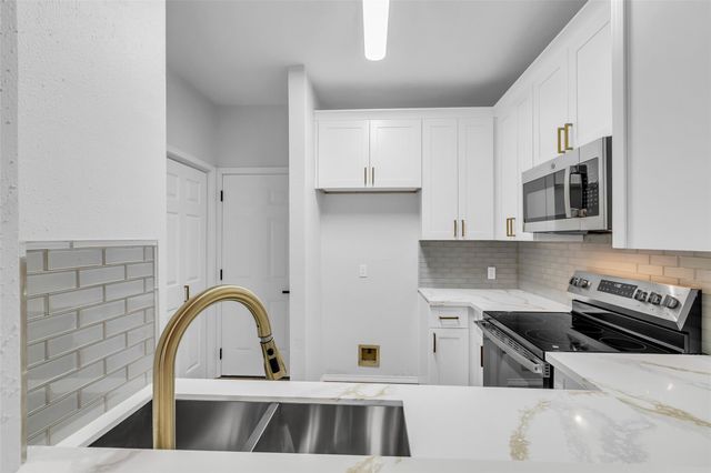 4900 Floyd Street 10, Houston, TX 77007