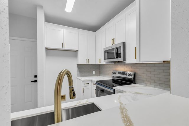 4900 Floyd Street 10, Houston, TX 77007