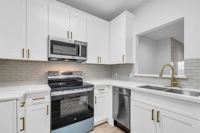 4900 Floyd Street 10, Houston, TX 77007