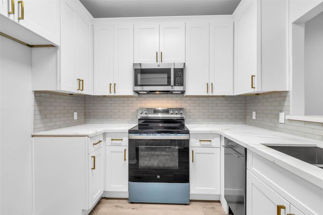 4900 Floyd Street 10, Houston, TX 77007