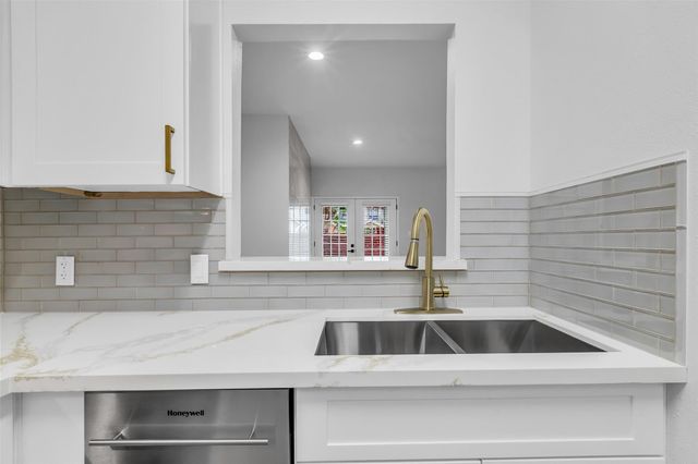 4900 Floyd Street 10, Houston, TX 77007