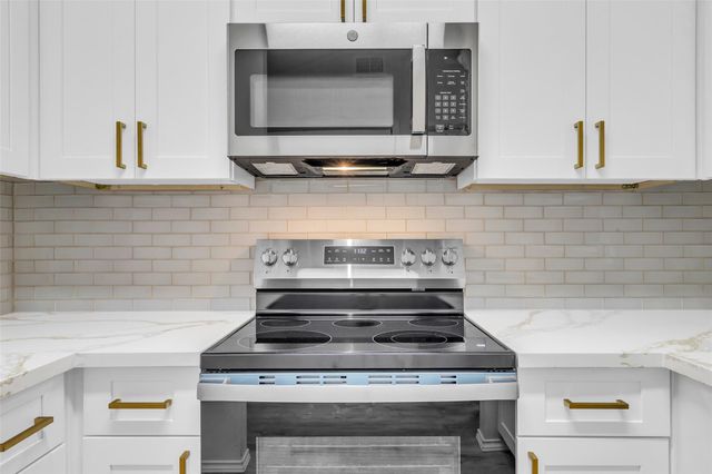 4900 Floyd Street 10, Houston, TX 77007