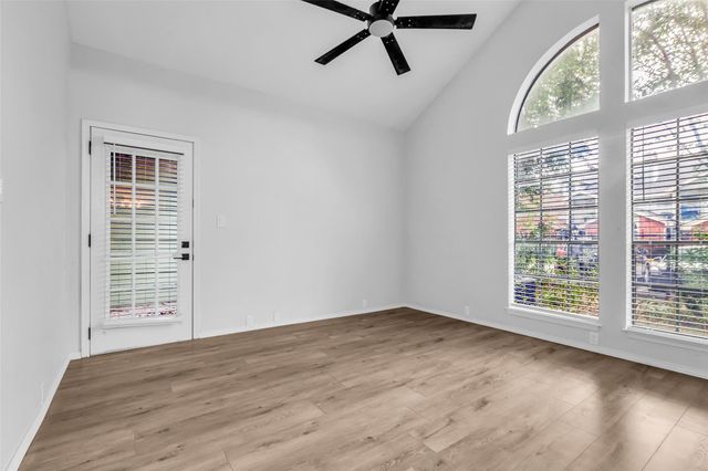 4900 Floyd Street 10, Houston, TX 77007