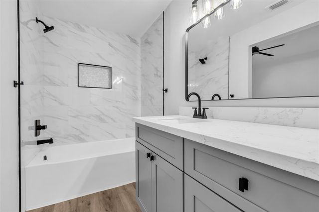 4900 Floyd Street 10, Houston, TX 77007