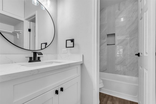 4900 Floyd Street 10, Houston, TX 77007