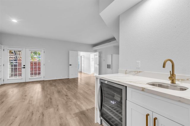 4900 Floyd Street 10, Houston, TX 77007