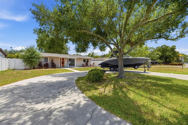 410 42ND AVENUE NE, St Petersburg, FL 33703