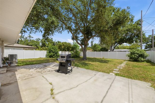 410 42ND AVENUE NE, St Petersburg, FL 33703