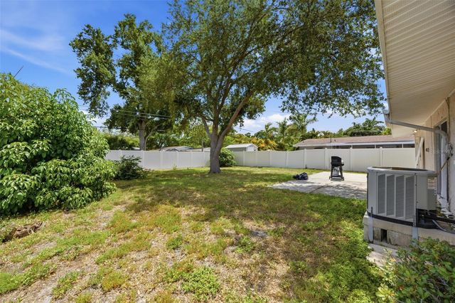 410 42ND AVENUE NE, St Petersburg, FL 33703