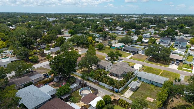 410 42ND AVENUE NE, St Petersburg, FL 33703