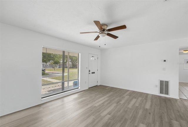 410 42ND AVENUE NE, St Petersburg, FL 33703