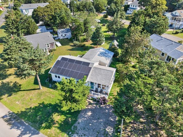 27 Alder St, Fairhaven, MA 02719