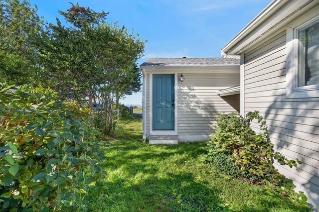 27 Alder St, Fairhaven, MA 02719