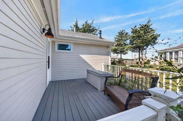 27 Alder St, Fairhaven, MA 02719