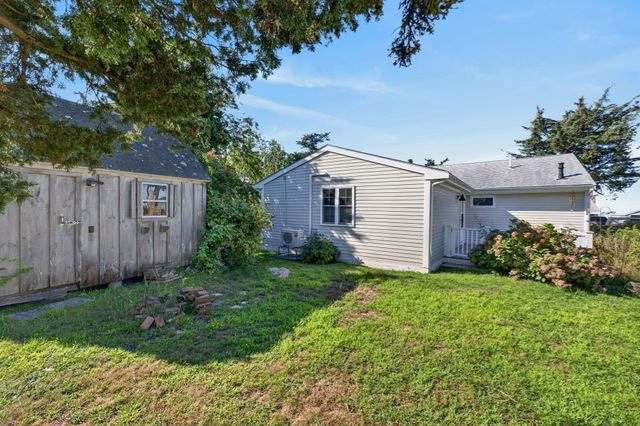 27 Alder St, Fairhaven, MA 02719
