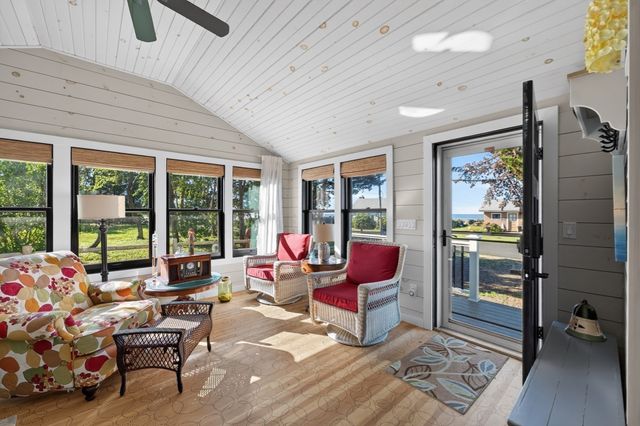 27 Alder St, Fairhaven, MA 02719