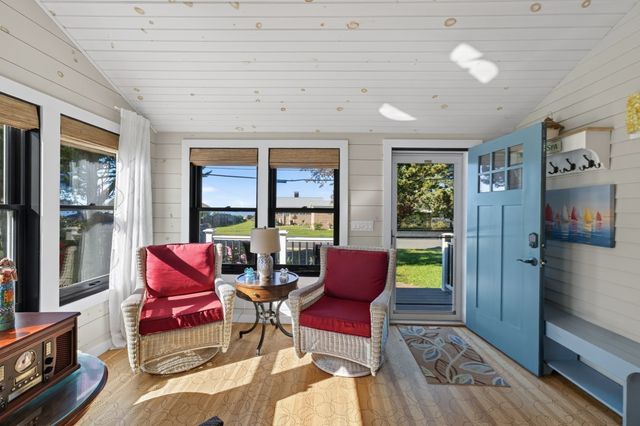 27 Alder St, Fairhaven, MA 02719