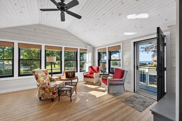 27 Alder St, Fairhaven, MA 02719