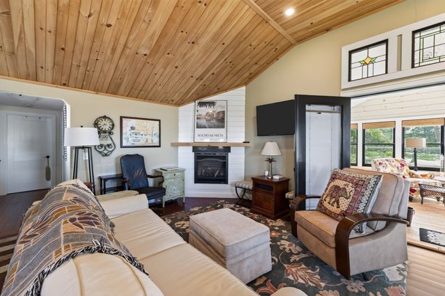 27 Alder St, Fairhaven, MA 02719