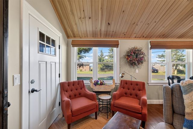 27 Alder St, Fairhaven, MA 02719