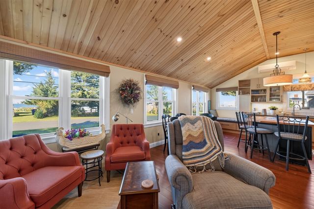 27 Alder St, Fairhaven, MA 02719