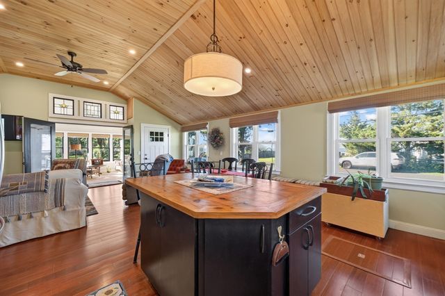 27 Alder St, Fairhaven, MA 02719