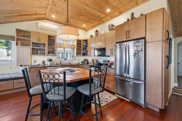 27 Alder St, Fairhaven, MA 02719