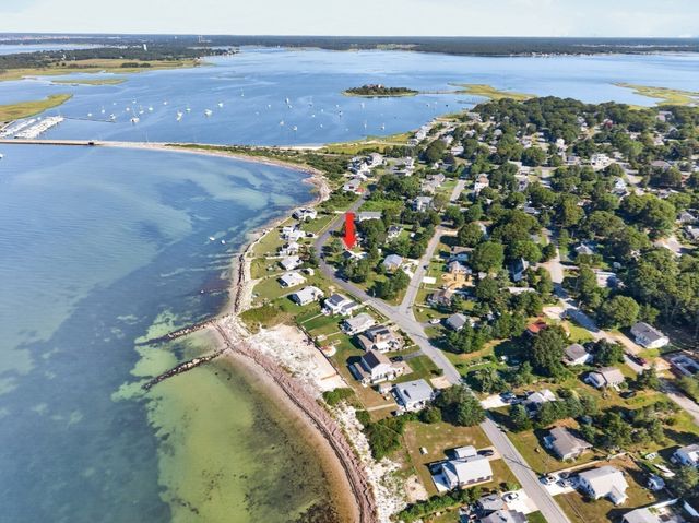 27 Alder St, Fairhaven, MA 02719