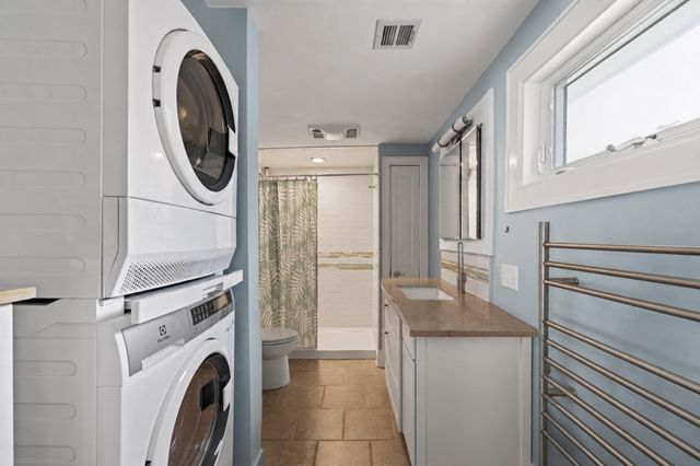 27 Alder St, Fairhaven, MA 02719
