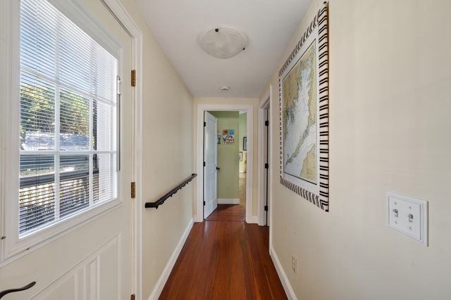 27 Alder St, Fairhaven, MA 02719