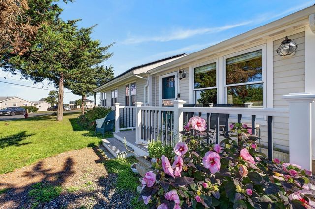 27 Alder St, Fairhaven, MA 02719