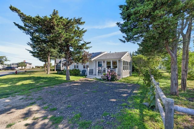 27 Alder St, Fairhaven, MA 02719