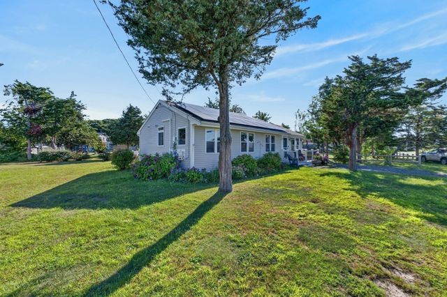 27 Alder St, Fairhaven, MA 02719