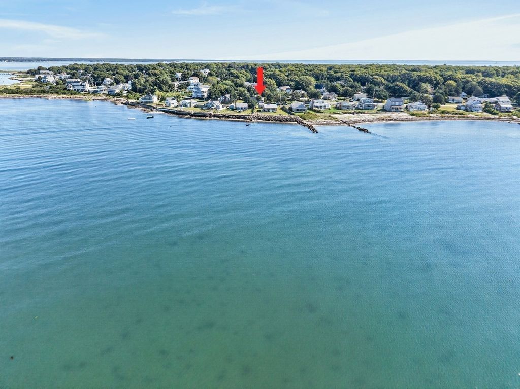 27 Alder St, Fairhaven, MA 02719