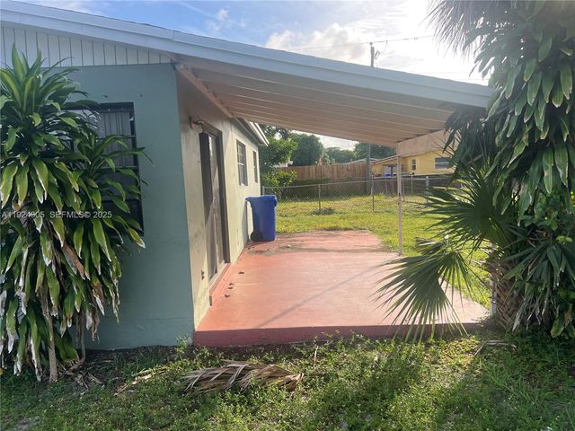 1040 NW 24th Ave, Fort Lauderdale, FL 33311