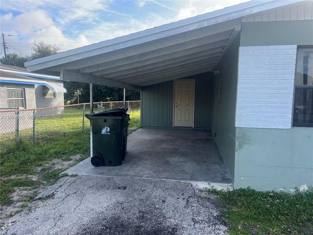 1040 NW 24th Ave, Fort Lauderdale, FL 33311