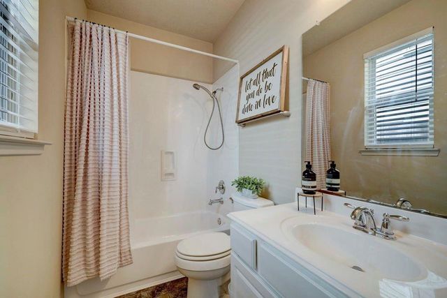 3323 Masters Point Drive, Houston, TX 77091