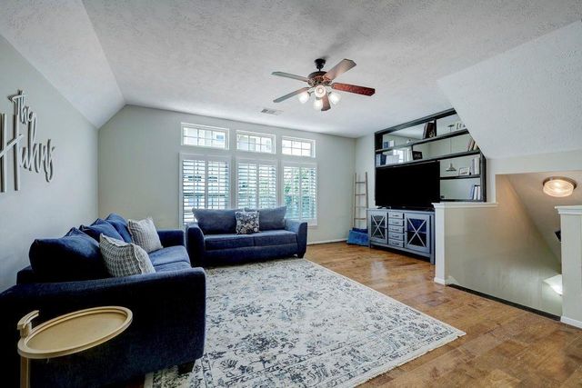 3323 Masters Point Drive, Houston, TX 77091