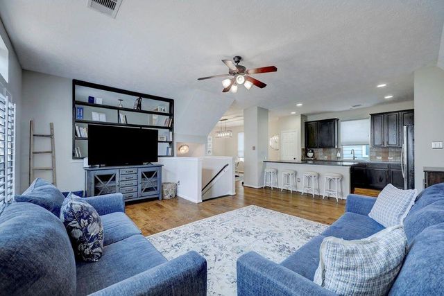 3323 Masters Point Drive, Houston, TX 77091