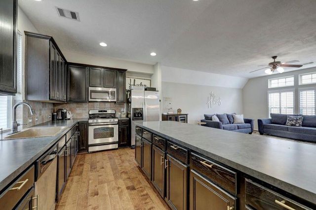 3323 Masters Point Drive, Houston, TX 77091
