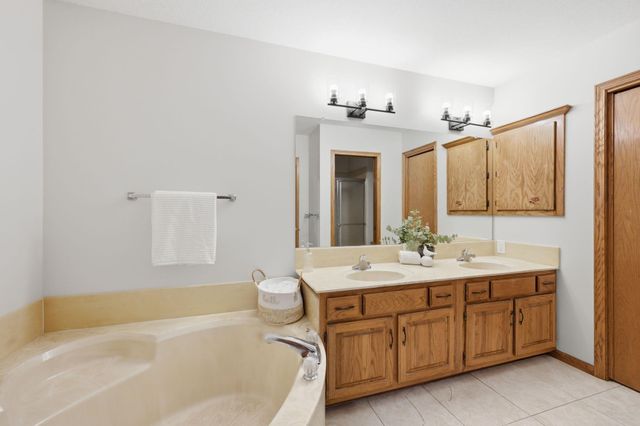 9707 W Jamesburg St, Wichita, KS 67212