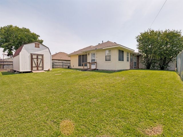 3605 Royal Valley Road, Grand Prairie, TX 75052