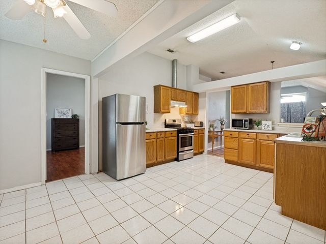 3605 Royal Valley Road, Grand Prairie, TX 75052