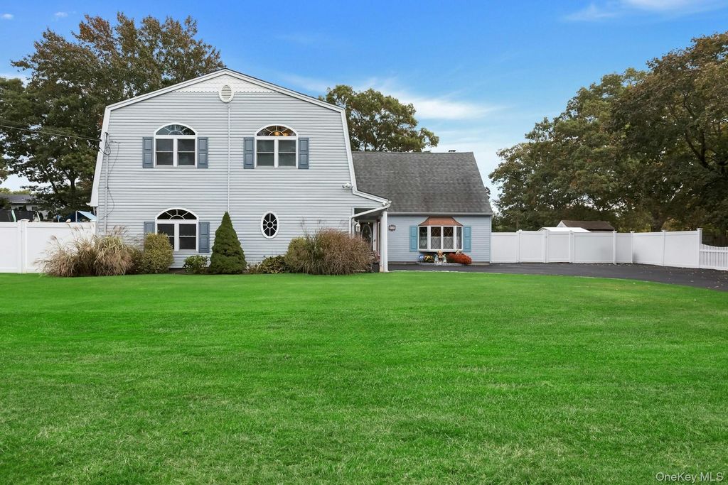 963 Sycamore Avenue, Bohemia, NY 11716 — exterior