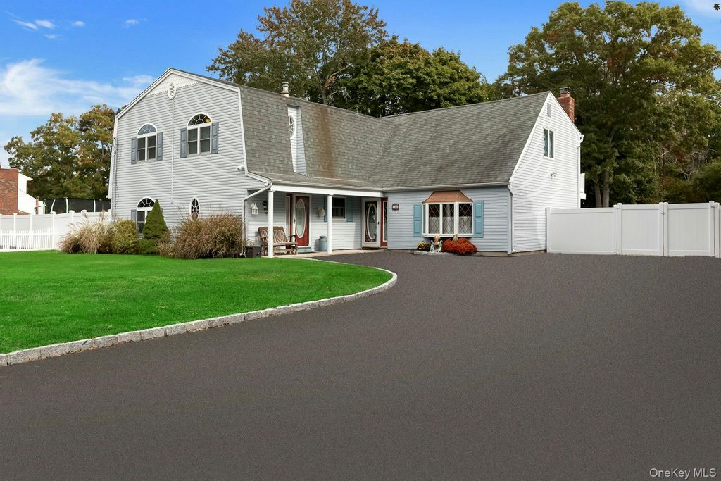 963 Sycamore Avenue, Bohemia, NY 11716 — photo 2