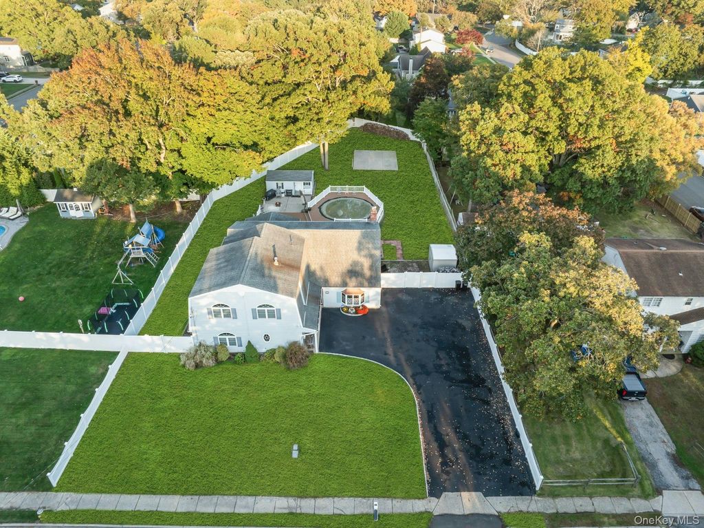 963 Sycamore Avenue, Bohemia, NY 11716 — photo 3