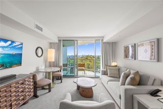 223 Saratoga Roads 807, Honolulu, HI 96815